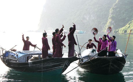 Hát giao duyên - nét văn hóa đặc sắc tại làng chài Cửa Vạn trên Vịnh Hạ Long - ảnh 1