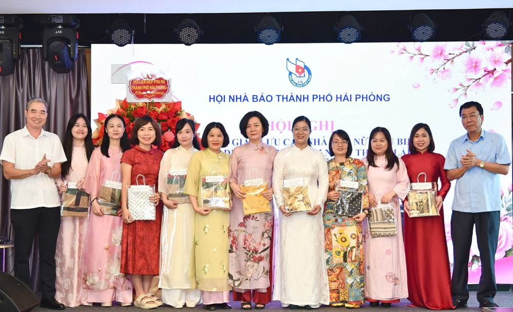 Hải Phòng gặp mặt, biểu dương các nữ nhà báo tiêu biểu - ảnh 2