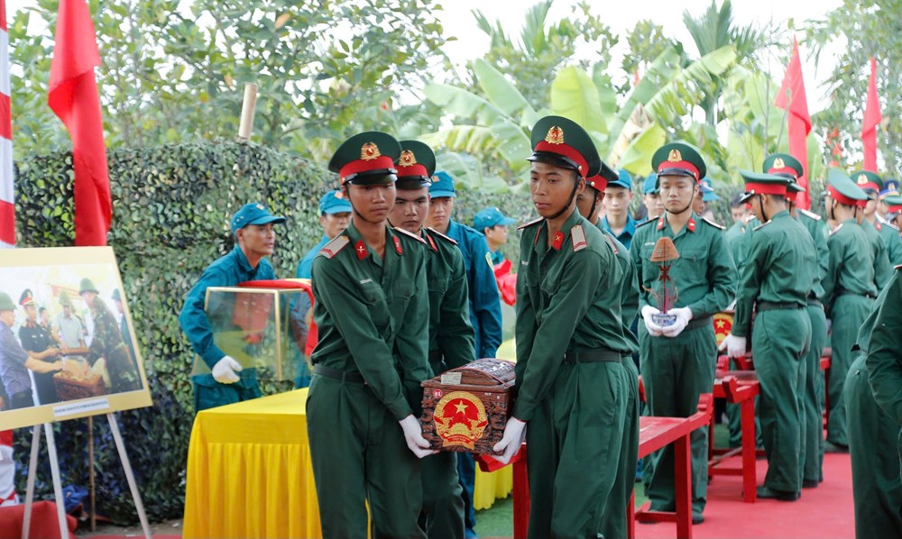 Hải Phòng trang trọng truy điệu, an táng 56 hài cốt liệt sĩ và đồng bào tử nạn - ảnh 5