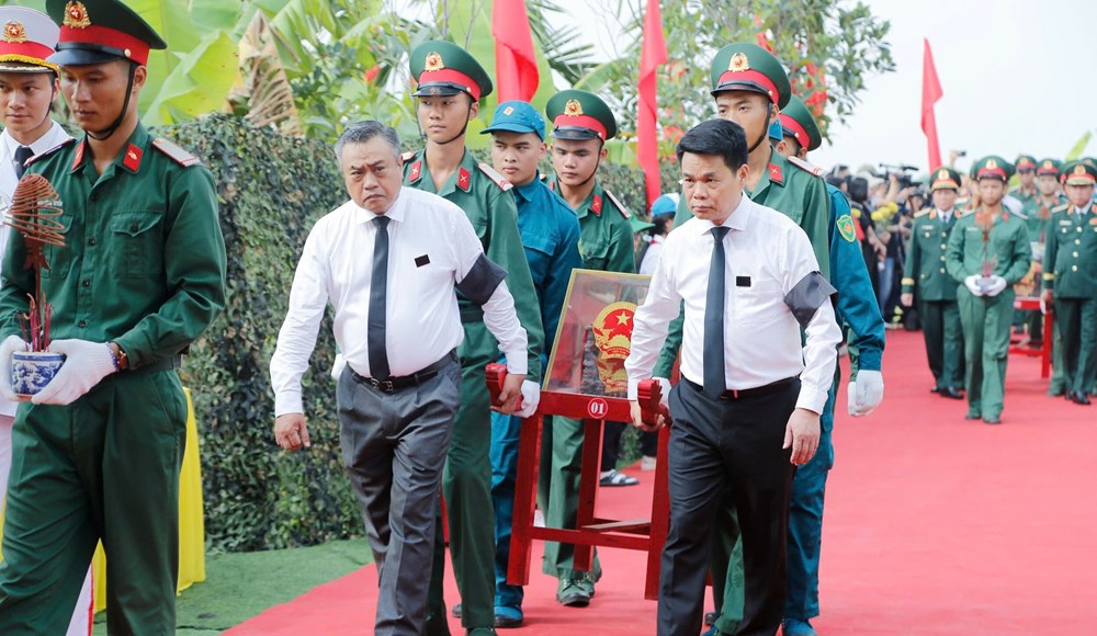 Hải Phòng trang trọng truy điệu, an táng 56 hài cốt liệt sĩ và đồng bào tử nạn - ảnh 2
