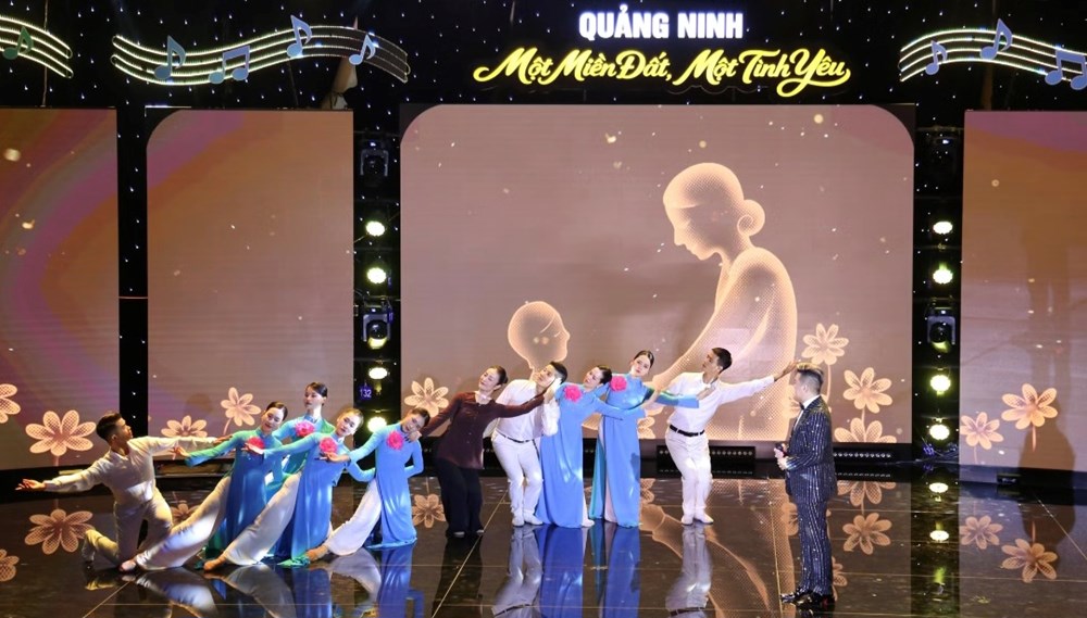 Chương trình chính luận nghệ thuật “Quảng Ninh - Một miền đất, một tình yêu” - ảnh 3