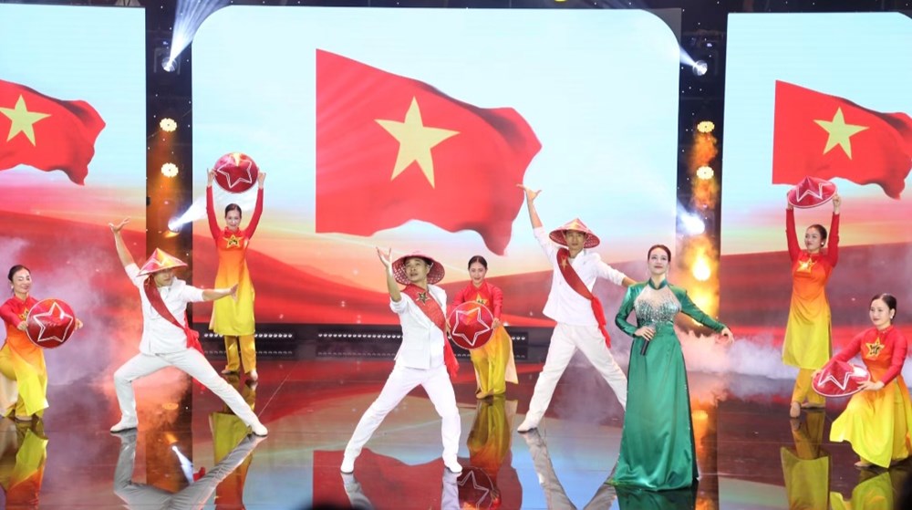 Chương trình chính luận nghệ thuật “Quảng Ninh - Một miền đất, một tình yêu” - ảnh 1