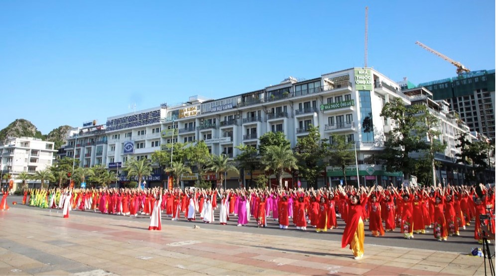 Quảng Ninh: Hơn 1.200 phụ nữ tham gia chương trình “Phụ nữ Hạ Long - Vũ điệu bên bờ di sản” - ảnh 5