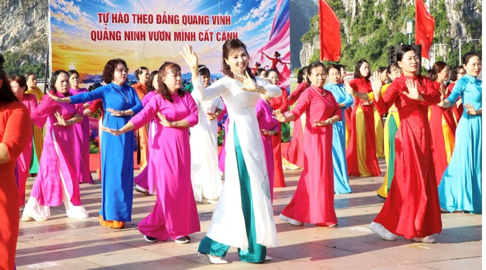 Quảng Ninh: Hơn 1.200 phụ nữ tham gia chương trình “Phụ nữ Hạ Long - Vũ điệu bên bờ di sản” - ảnh 1