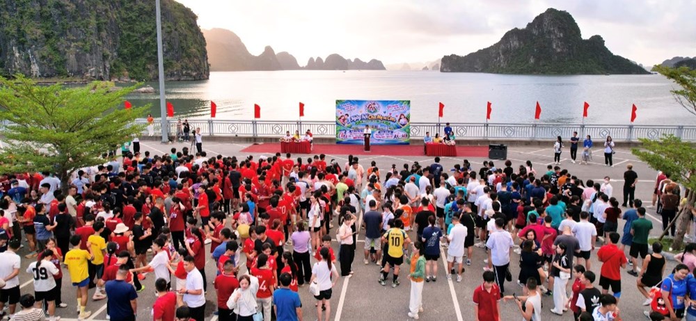 Quảng Ninh: Gần 2.000 cha mẹ, học sinh cùng tham gia Ngày hội Gia đình Lê Thánh Tông - ảnh 1