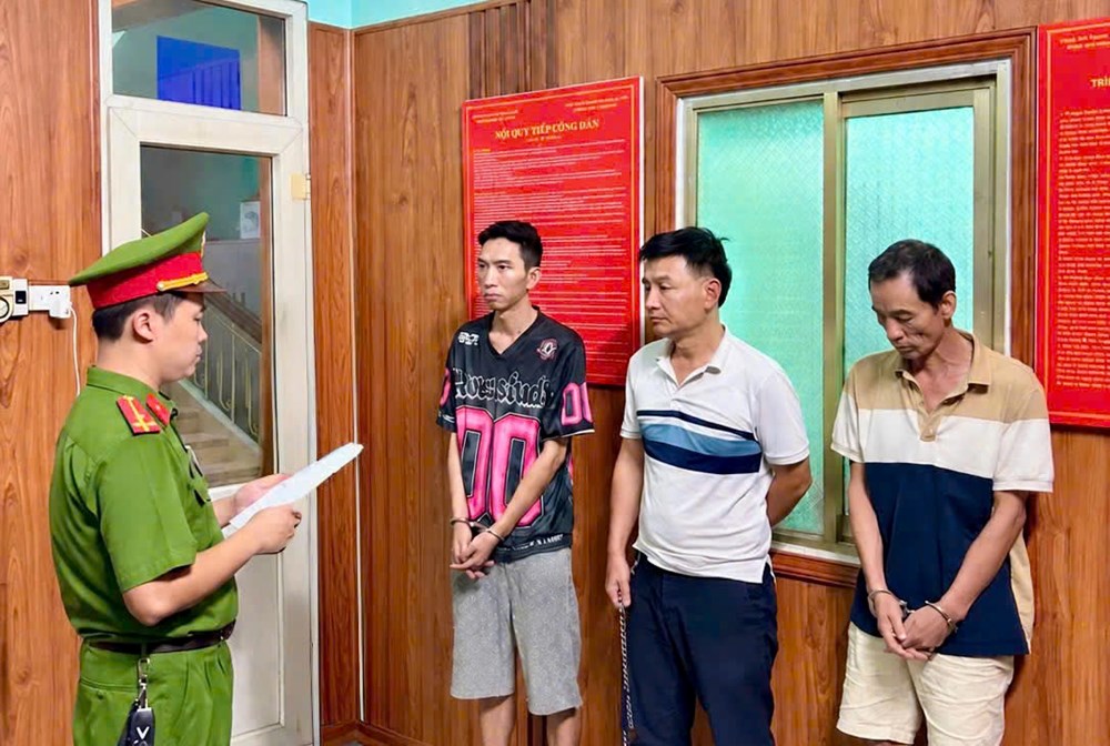 Quảng Ninh: Bắt khẩn cấp 2 đối tượng do liên quan đến ma túy - ảnh 1