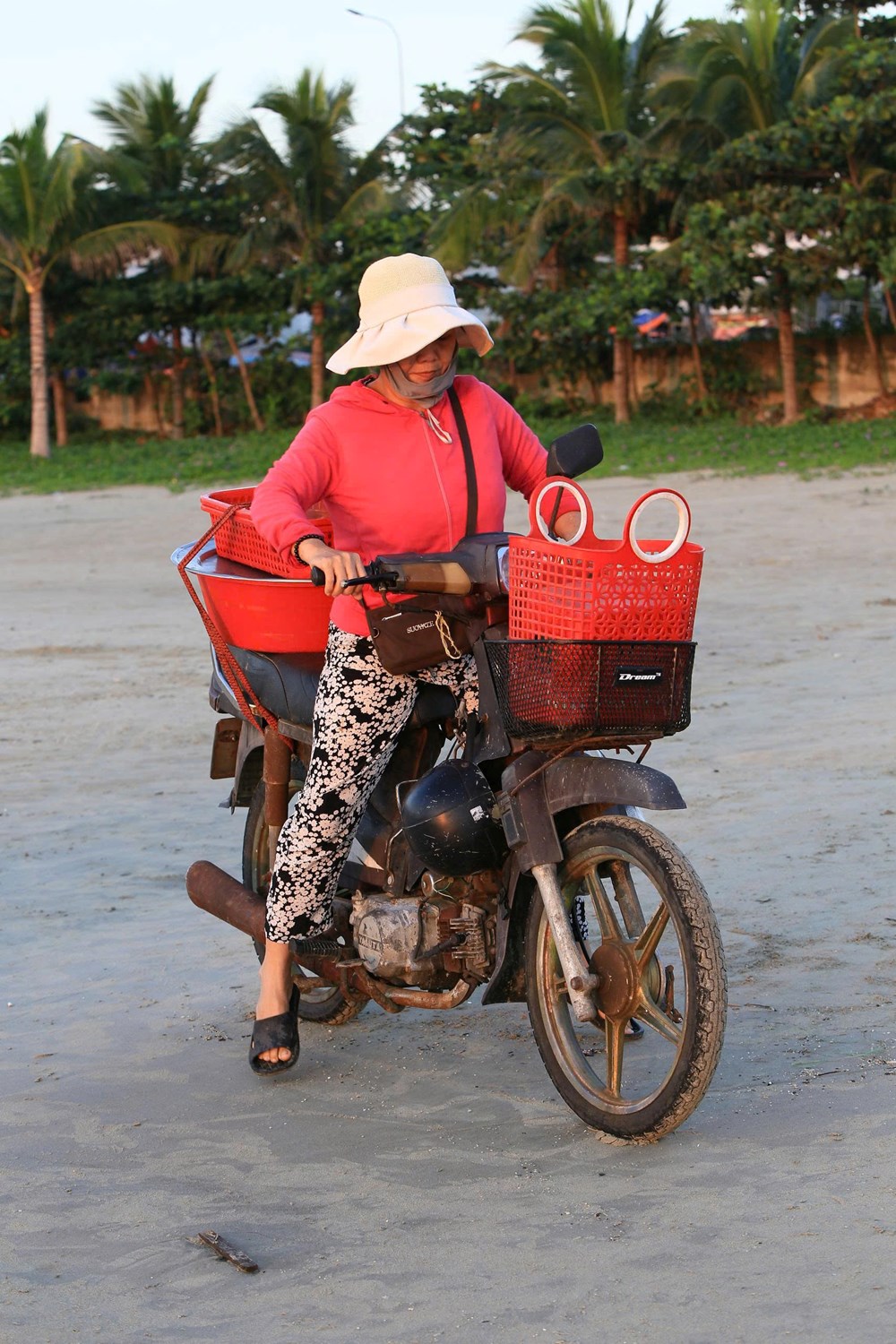 Giữ hồn làng chài trong nhịp sống phố biển - ảnh 1