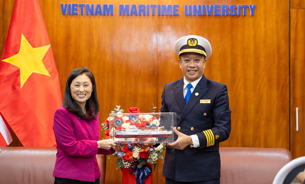 Đại sứ Hoa Kỳ tại Việt Nam thăm, làm việc tại Trường ĐH Hàng hải - ảnh 2