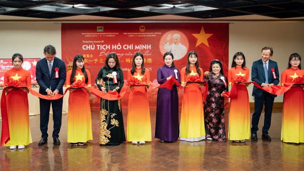 Triển lãm chuyên đề “Chủ tịch Hồ Chí Minh – Biểu tượng của thời đại” tại thành phố Fukuoka - ảnh 1