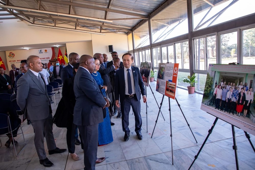 Triển lãm ảnh: “Việt Nam - Mozambique: 50 năm đoàn kết và phát triển” - ảnh 2