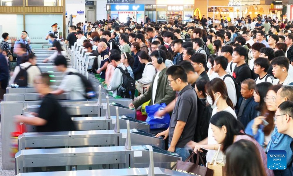 Trung Quốc chứng kiến làn sóng du lịch trở về sau kỳ nghỉ lễ - ảnh 1