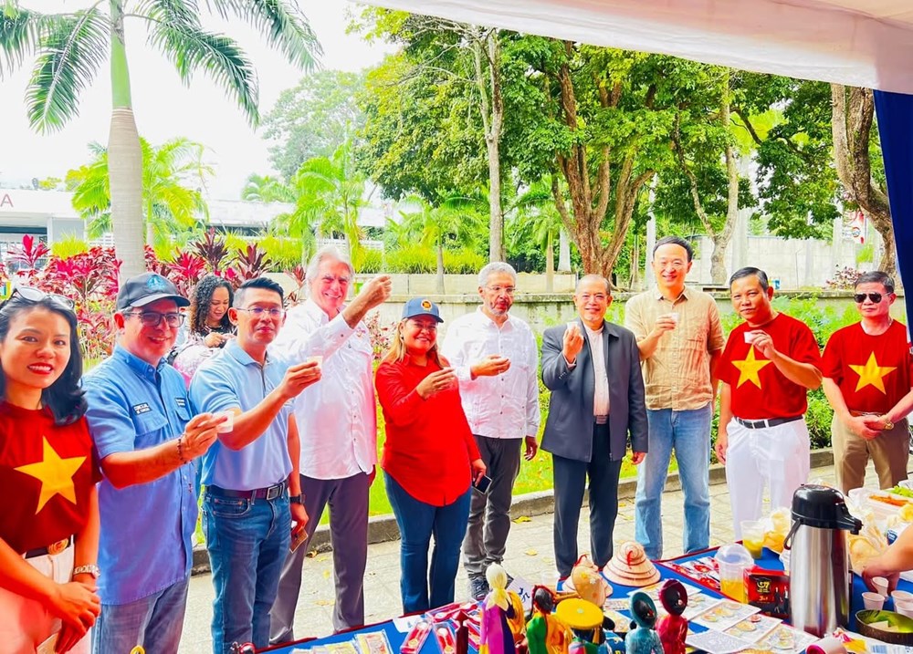 Văn hóa ẩm thực Việt Nam thu hút đông đảo khách tham quan - ảnh 1