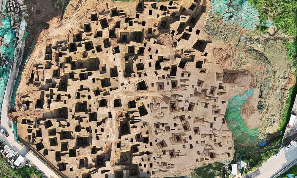 Trung Quốc: Khai quật hơn 500 ngôi mộ cổ - ảnh 1