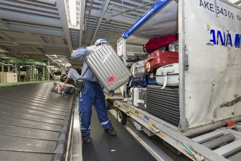 Nhật Bản đưa robot bốc xếp hành lý tại sân bay - ảnh 1