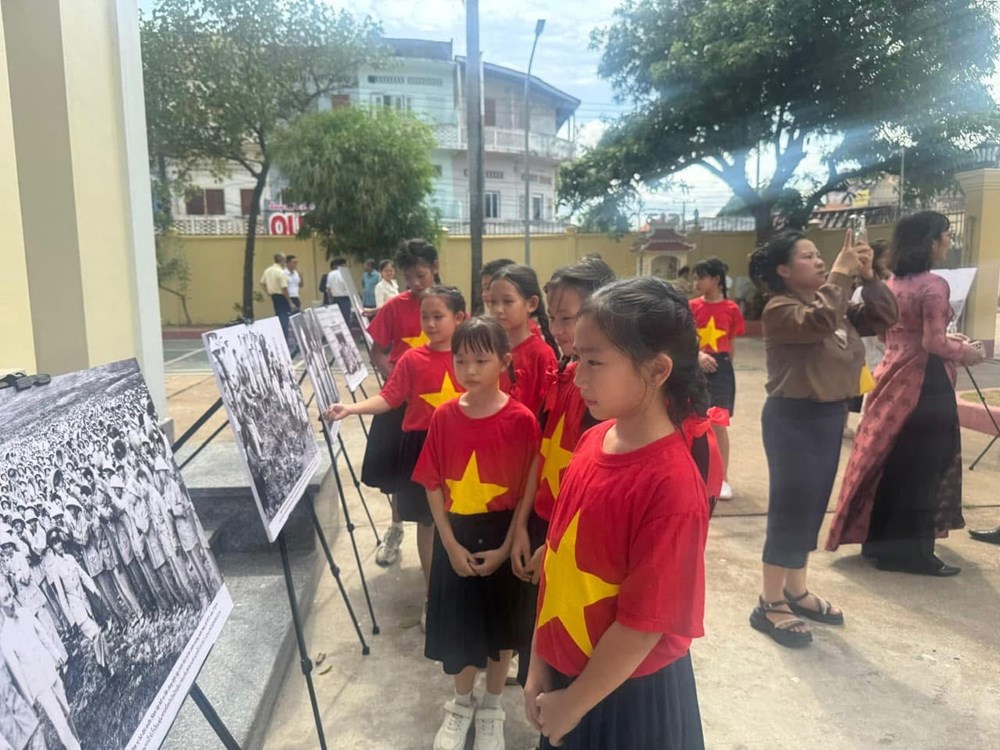 Cộng đồng người Việt tại Lào hướng về Chủ tịch Hồ Chí Minh - ảnh 1
