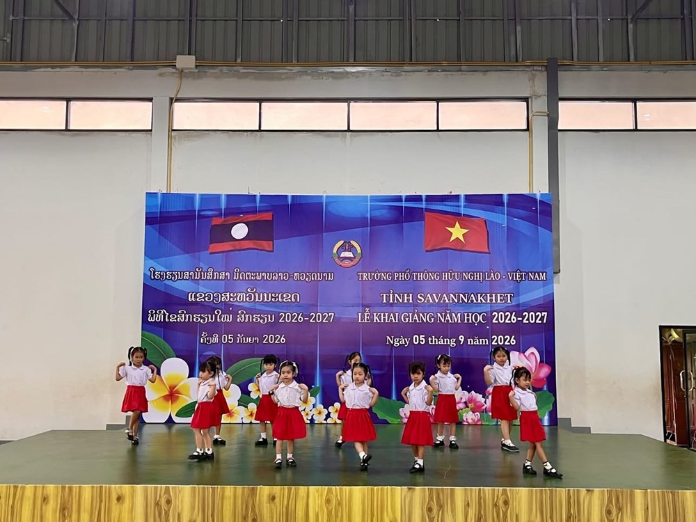 Gần 1.000 học sinh Trường Hữu nghị Lào - Việt Nam tại Savannakhet bước vào năm học mới - ảnh 2
