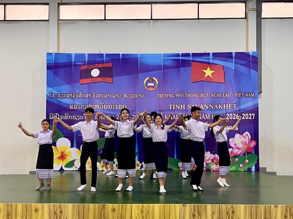 Gần 1.000 học sinh Trường Hữu nghị Lào - Việt Nam tại Savannakhet bước vào năm học mới - ảnh 3