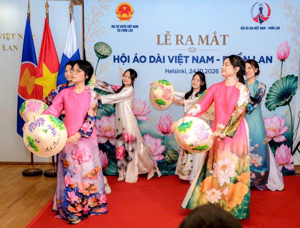 Gìn giữ hồn Việt trên đất Phần Lan qua tà áo dài truyền thống - ảnh 1