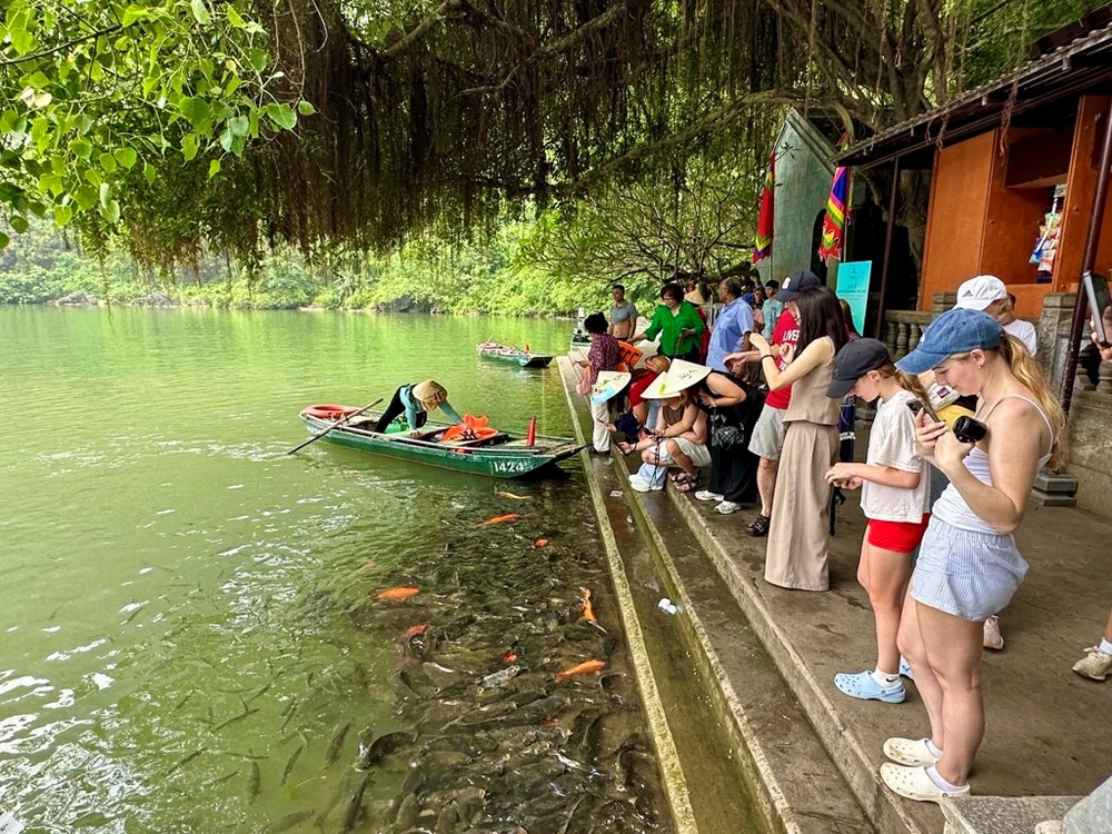 Ninh Bình: Công khai đường dây nóng hỗ trợ du lịch - ảnh 1