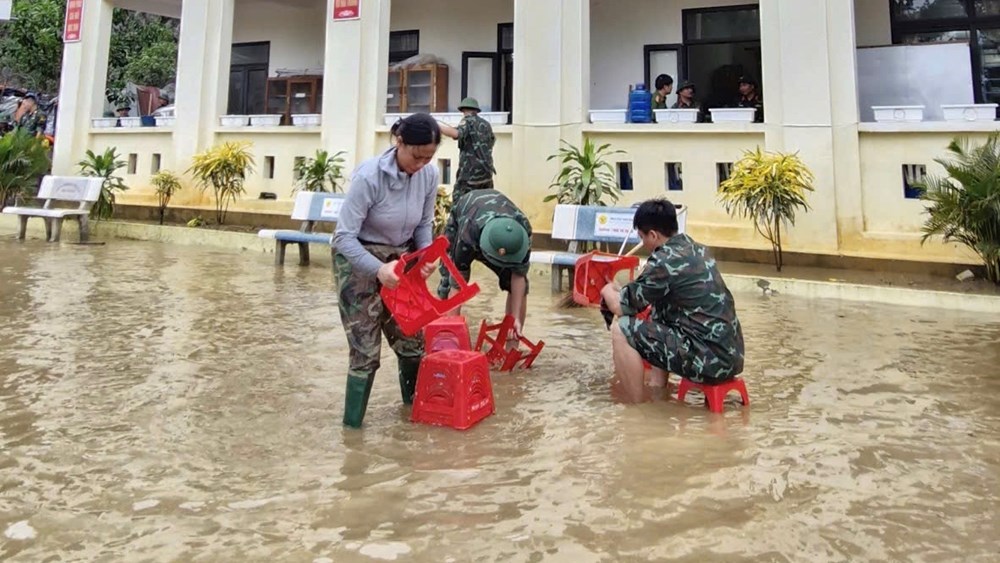 Vượt khó sau lũ lụt cho ngày tựu trường - ảnh 2
