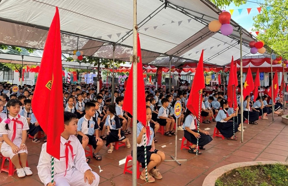“Đất học” Ninh Bình rộn ràng ngày khai giảng - ảnh 3