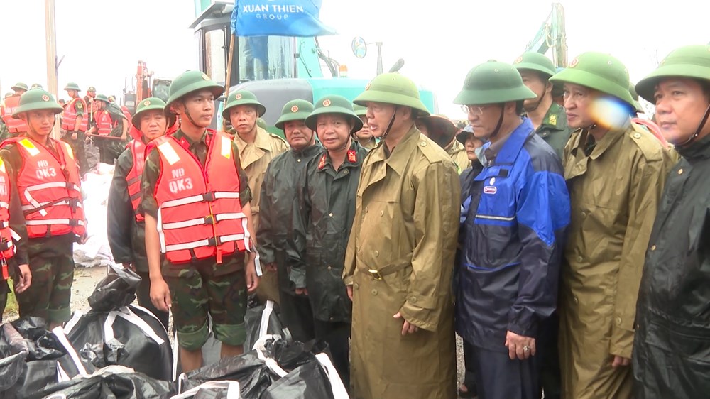 Phó Thủ tướng Trần Hồng Hà kiểm tra sự cố sạt, sập đê biển ở Ninh Bình - ảnh 3