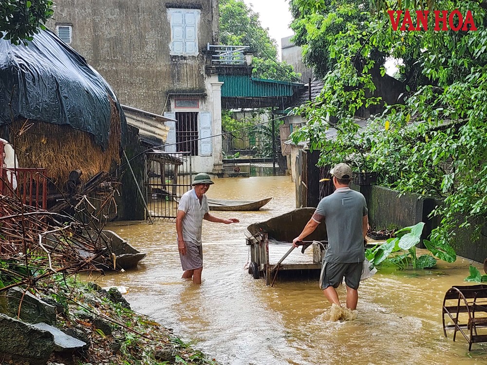 Ninh Bình: Nước lũ chia cắt nhiều khu dân cư và tuyến đường quan trọng - ảnh 5