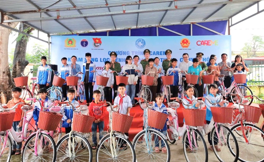 Khám, sàng lọc bệnh thận, tim cho người dân Ninh Bình - ảnh 2