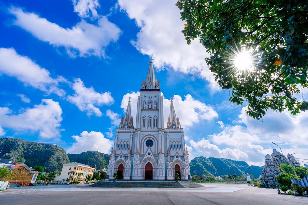 Nhà thờ lớn nhất Việt Nam chính thức được khánh thành - ảnh 4