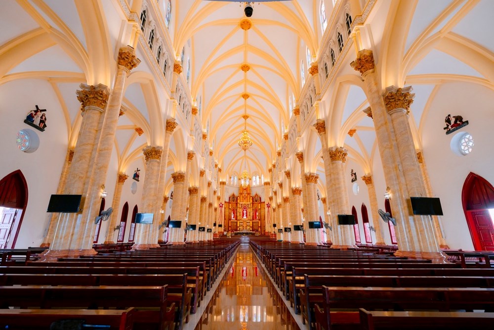 Nhà thờ lớn nhất Việt Nam chính thức được khánh thành - ảnh 7