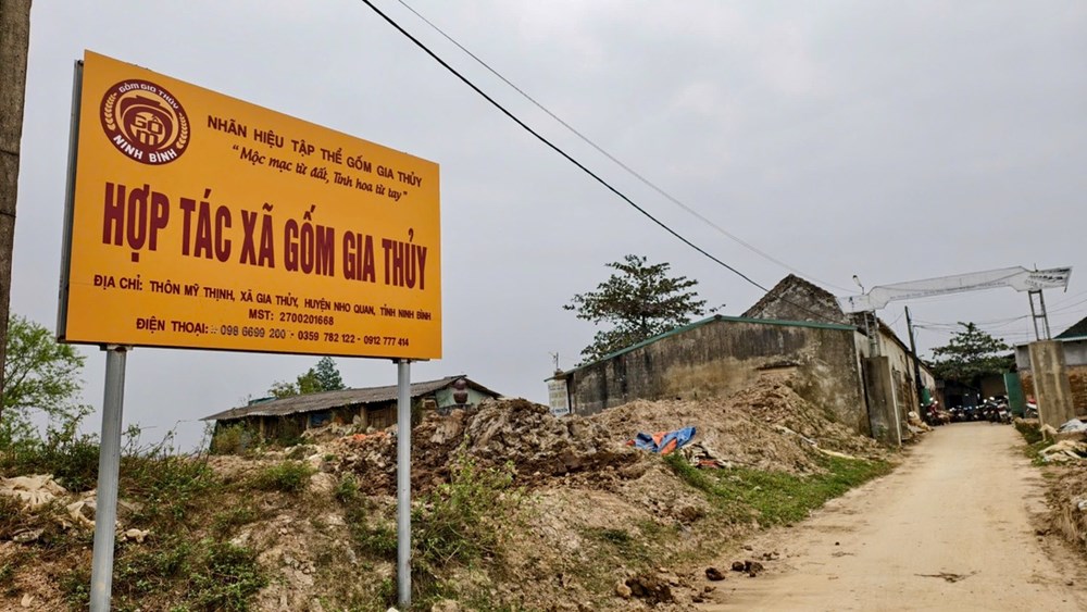 Làng nghề gốm Gia Thuỷ đỏ lửa phục vụ thị trường cuối năm - ảnh 1