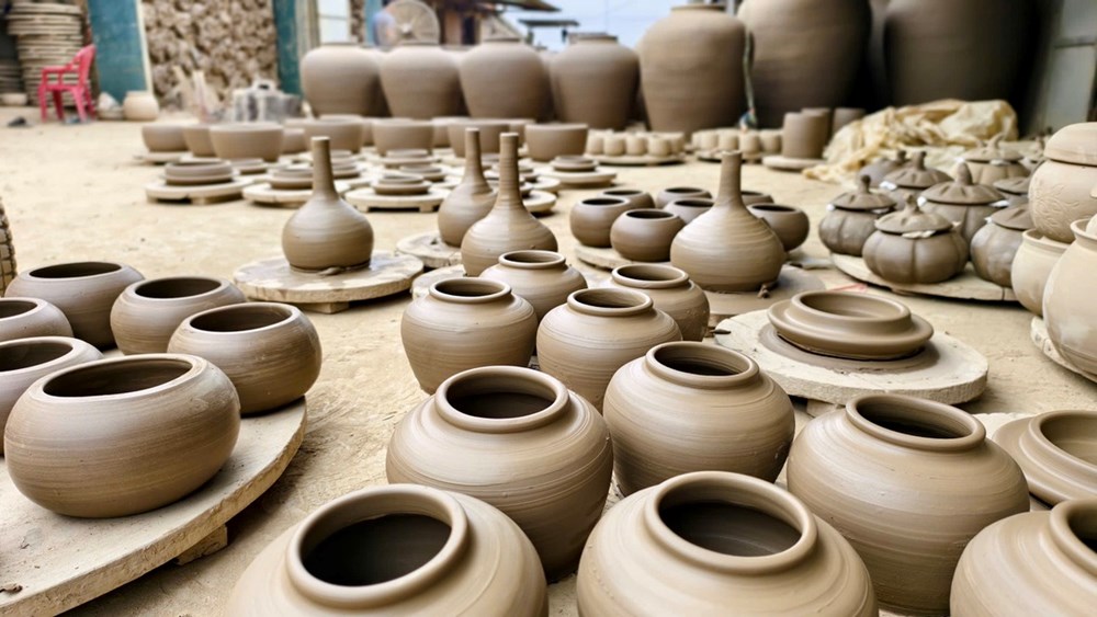 Làng nghề gốm Gia Thuỷ đỏ lửa phục vụ thị trường cuối năm - ảnh 2