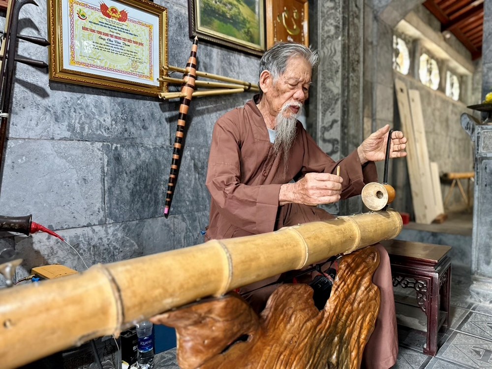 Người thủ từ “kể chuyện” di sản bằng âm nhạc dân tộc - ảnh 2