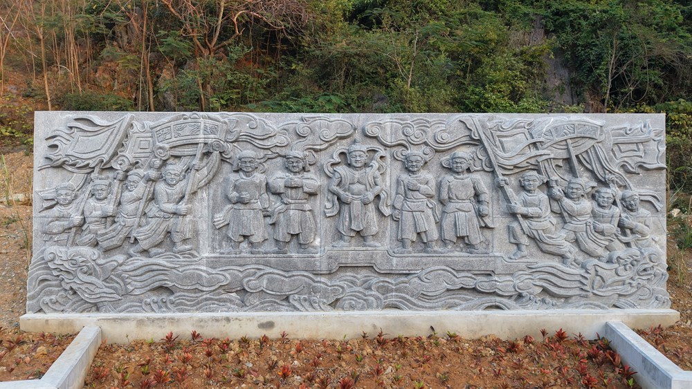 Chiêm ngưỡng bức phù điêu “Cờ lau tập trận” bằng đá lớn nhất Ninh Bình - ảnh 3