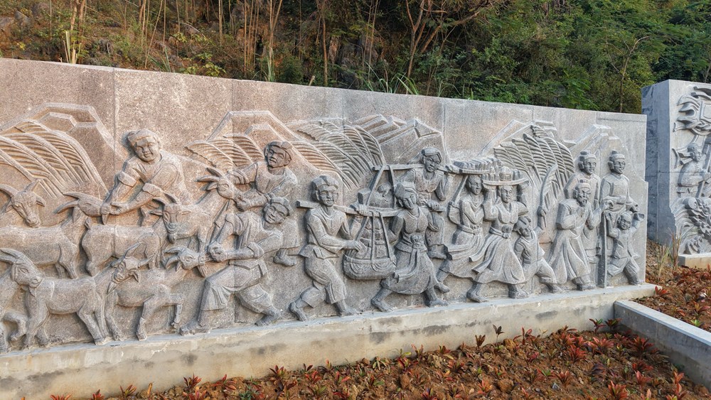 Chiêm ngưỡng bức phù điêu “Cờ lau tập trận” bằng đá lớn nhất Ninh Bình - ảnh 4