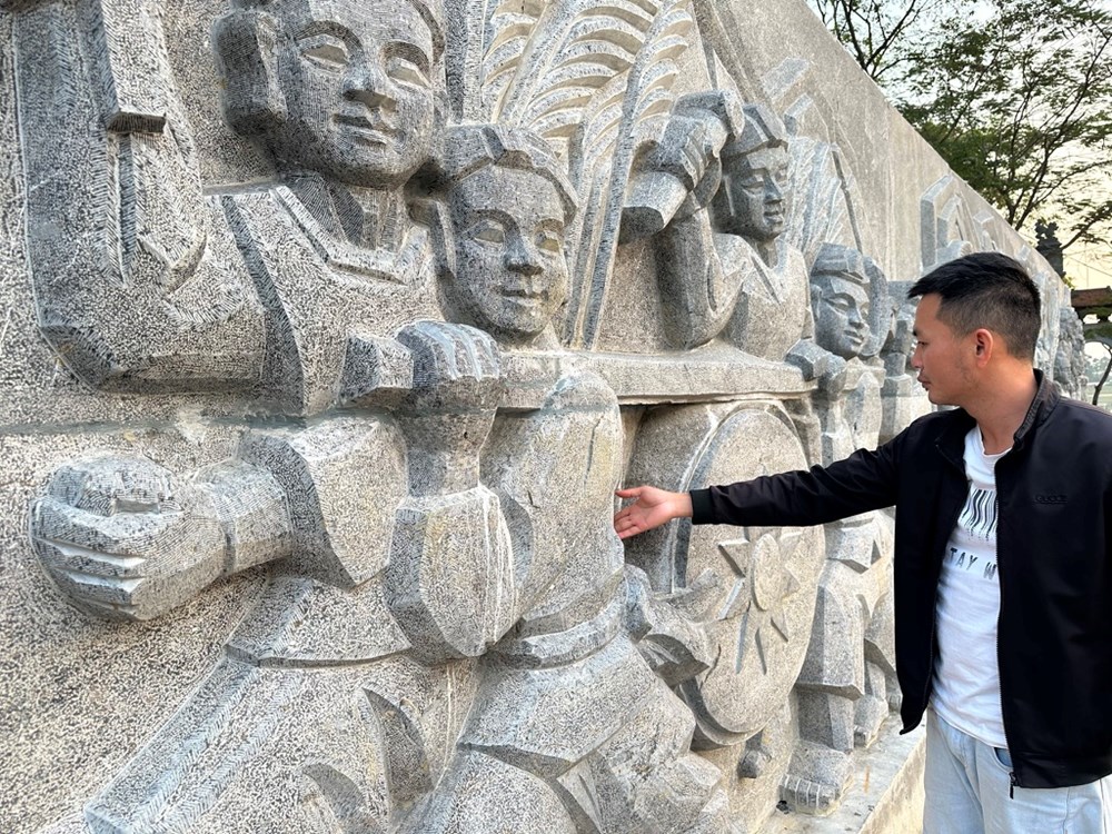 Chiêm ngưỡng bức phù điêu “Cờ lau tập trận” bằng đá lớn nhất Ninh Bình - ảnh 5