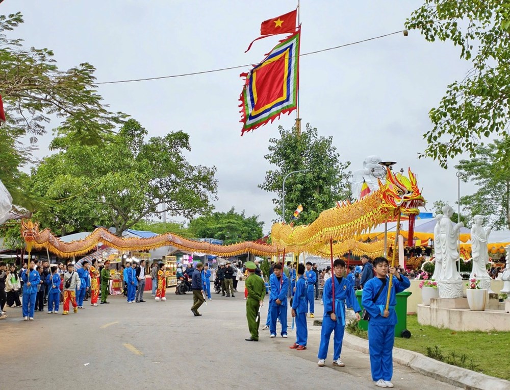 Ninh Bình: Nghiêm cấm cán bộ đi lễ chùa, lễ hội trong giờ hành chính - ảnh 1