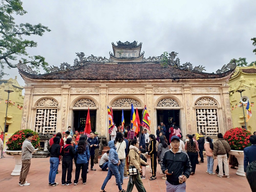 Ninh Bình: Nghiêm cấm cán bộ đi lễ chùa, lễ hội trong giờ hành chính - ảnh 2