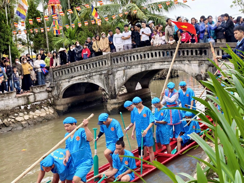 Ninh Bình: Nghiêm cấm cán bộ đi lễ chùa, lễ hội trong giờ hành chính - ảnh 3
