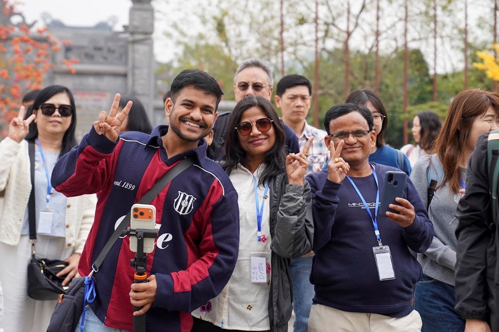 Ninh Bình đón du khách “xông đất” đầu Xuân Bính Ngọ - ảnh 4