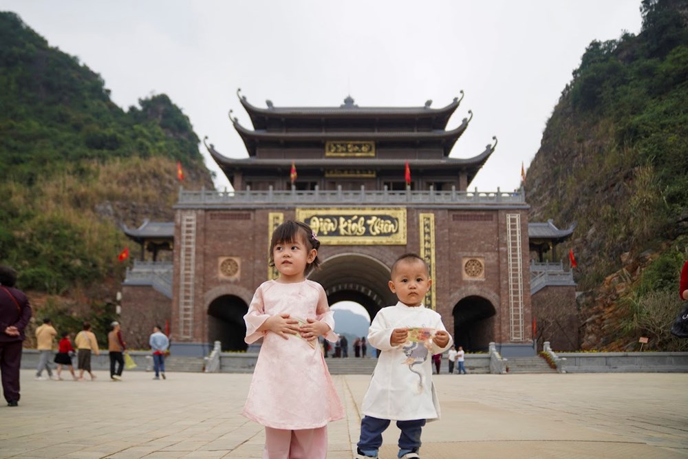 Ninh Bình đón du khách “xông đất” đầu Xuân Bính Ngọ - ảnh 6