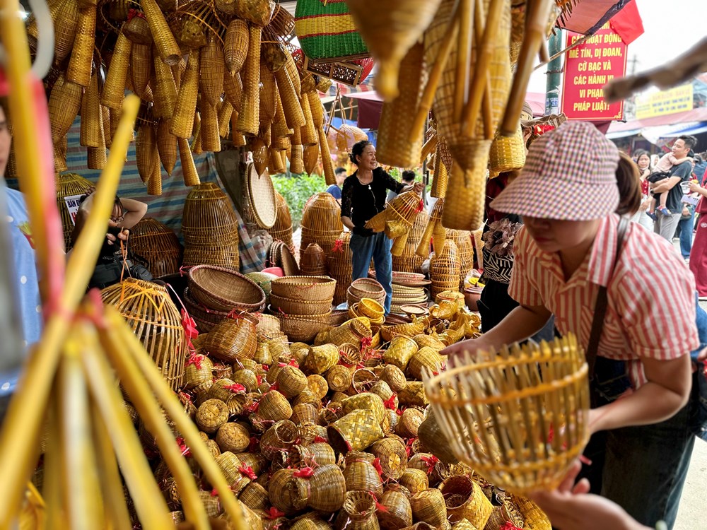 Kỳ lạ phiên chợ “mua may bán rủi” ở Ninh Bình - ảnh 7