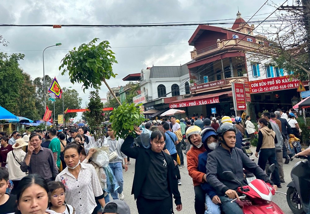 Kỳ lạ phiên chợ “mua may bán rủi” ở Ninh Bình - ảnh 3