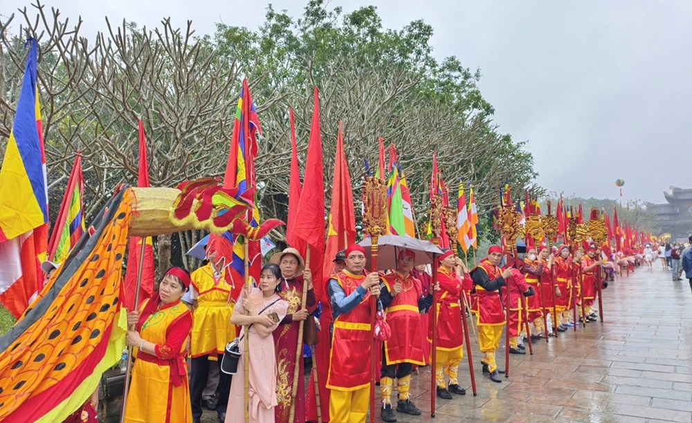 Ninh Bình: Doanh thu du lịch đạt 2.451 tỉ đồng dịp nghỉ Tết Bính Ngọ - ảnh 2