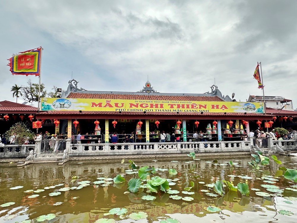 Kỳ lạ phiên chợ “mua may bán rủi” ở Ninh Bình - ảnh 2