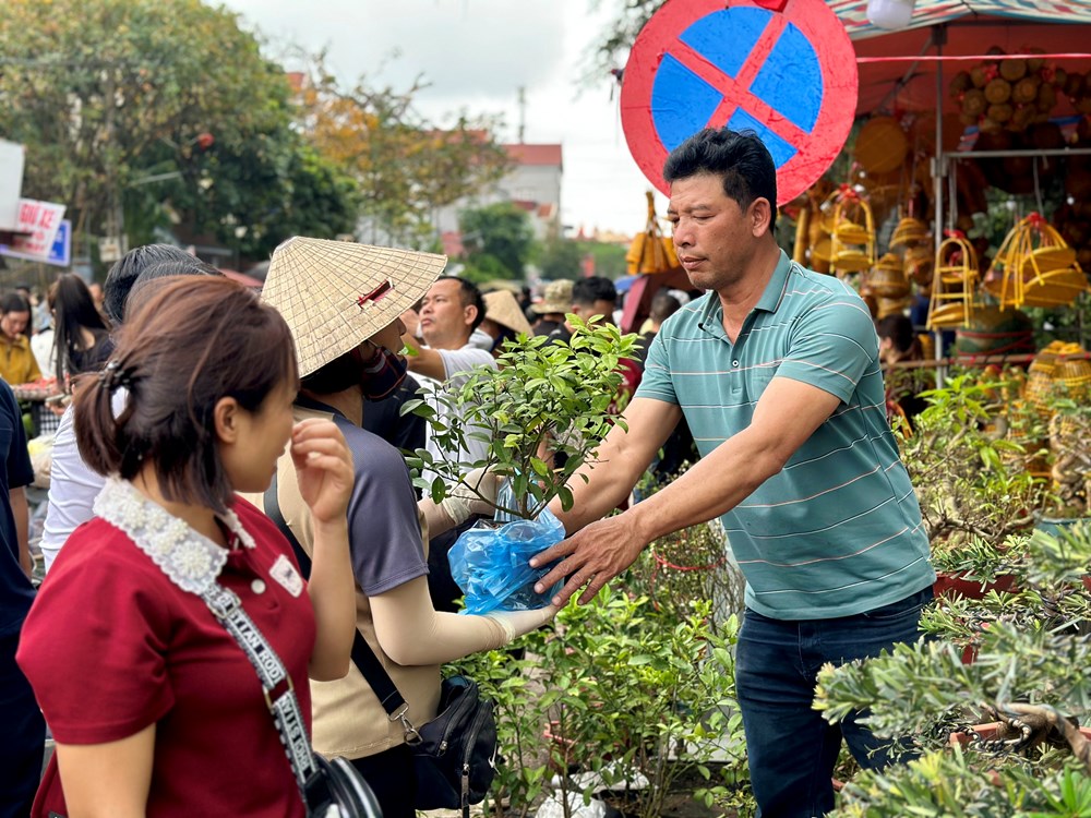 Kỳ lạ phiên chợ “mua may bán rủi” ở Ninh Bình - ảnh 10