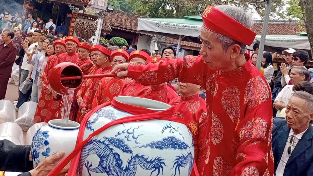 Độc đáo Lễ rước nước, tế cá tại đền Trần - ảnh 3