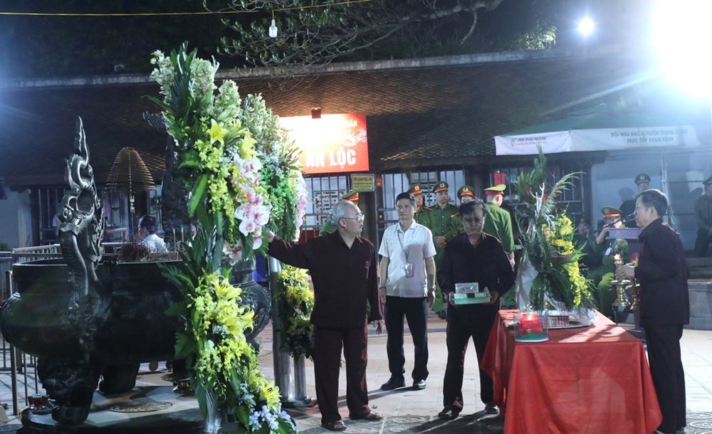 Linh thiêng đền Trần đêm Khai ấn - ảnh 2