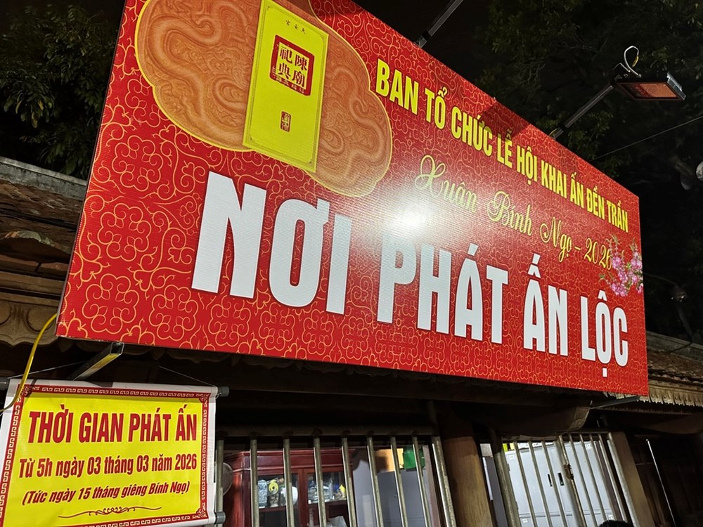 Linh thiêng đền Trần đêm Khai ấn - ảnh 4