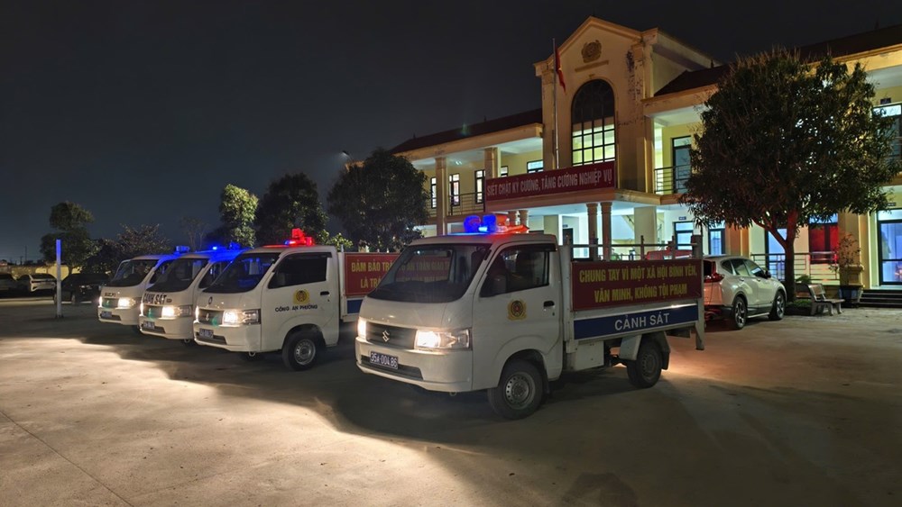 Tuần tra xuyên đêm đảm bảo an ninh trật tự trước ngày bầu cử - ảnh 1
